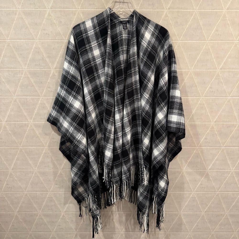 Rue 21 Plaid Fringe Poncho Shrug NWOT